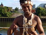 Das Hilgight, traditionelles Kokosnuss öffnen zur Begrüßung ihrer Gäste (23).JPG